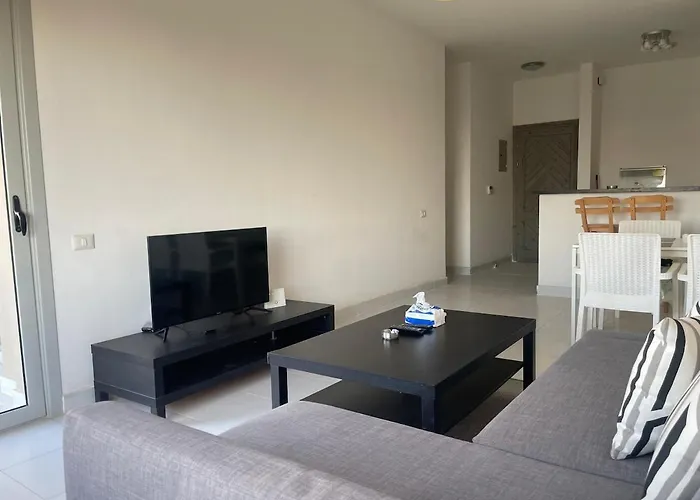 Cozy 1br Einbay With Stunning Pool Views شقة