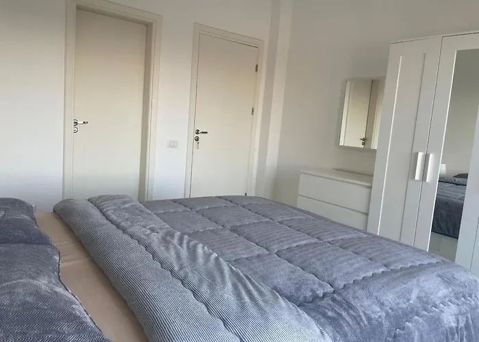 Cozy 1br Einbay With Stunning Pool Views شقة