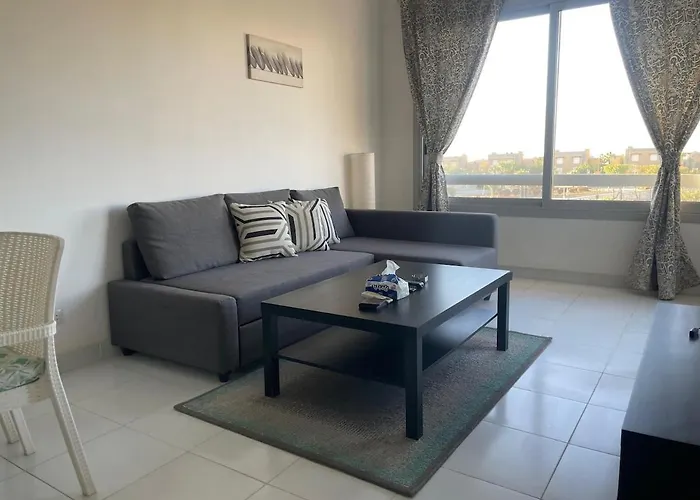 Cozy 1br Einbay With Stunning Pool Views