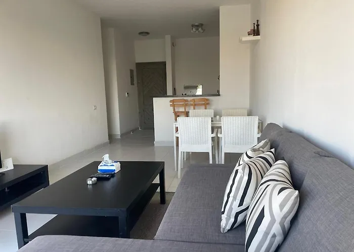 Cozy 1br Einbay With Stunning Pool Views *